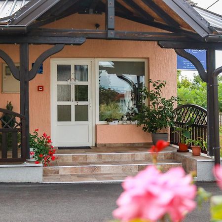 Guest House Studio Apartman Marina - With Jacuzzi, Free Parking, Pet Friendly Karlovac Exterior photo